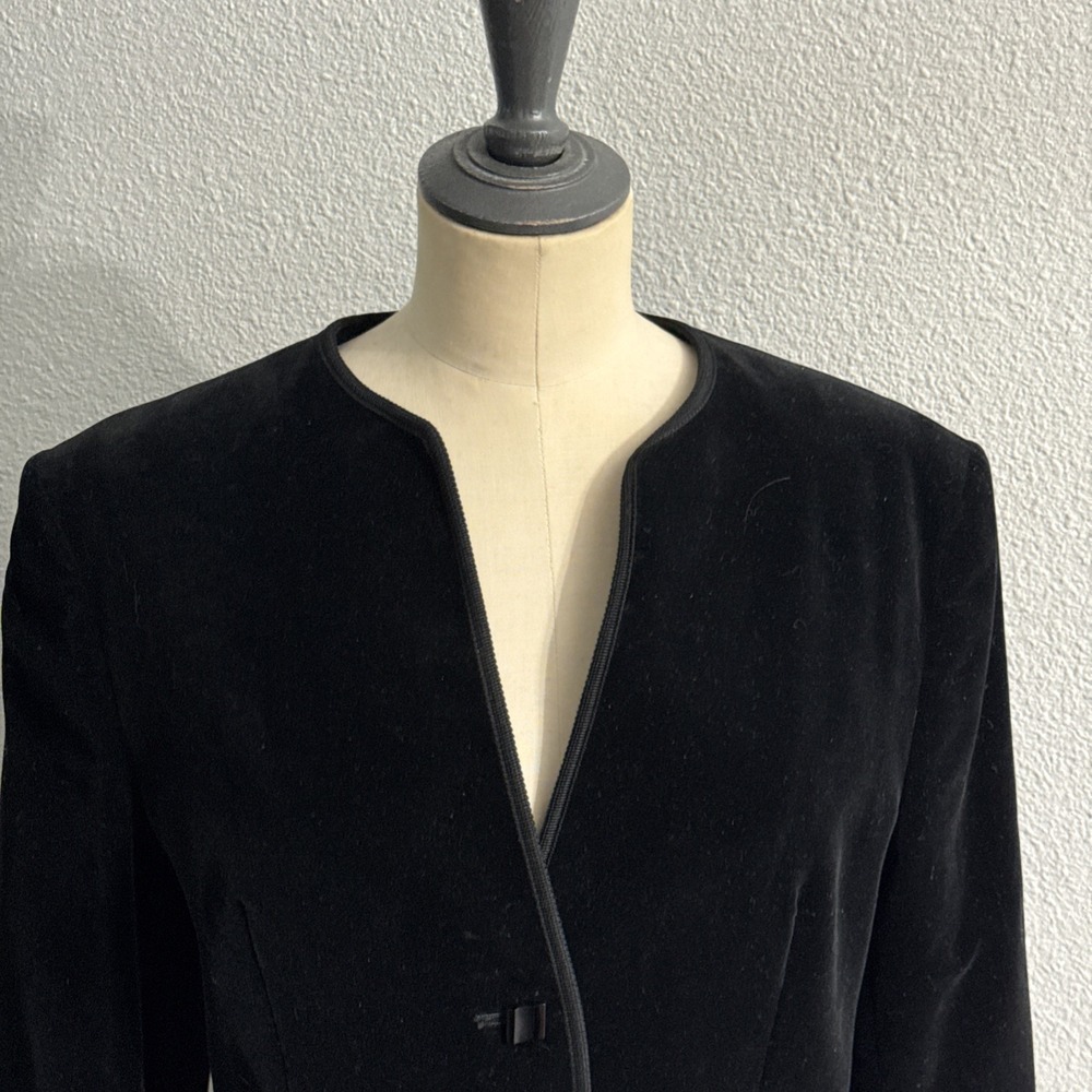 VTG Jaeger Black Velvet Short Cropped Fitted Blazer Jacket Sz 10 Great Britain - Picture 4 of 11
